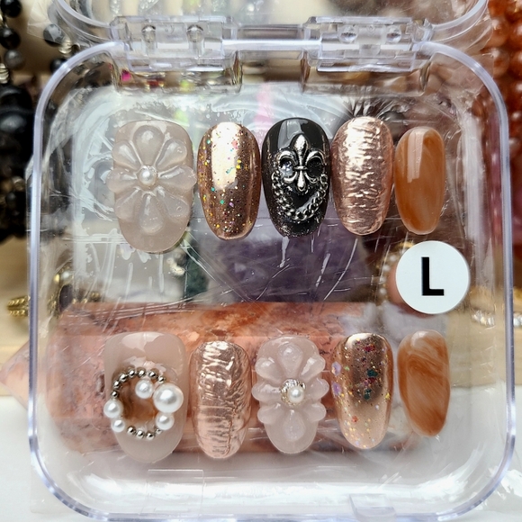 Handmade Other - Fleur-de-lis Vintage Style Press-on Nail Set